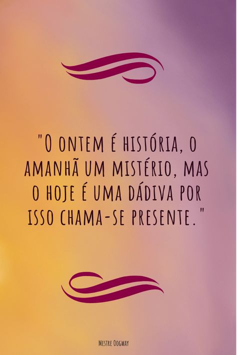 "Mestre Oogway" é uma personagem do filme "Kung Fu Panda". Ele é um mestre sábio e muito experiente que ensina inclusive o Mestre Shifu a entender que não podemos controlar tudo, portanto devemos viver um dia de cada vez. #frasesmotivacionais #frases #frasesinspiradoras #lições #liçãodevida #frasesepensamentos #reflexão #frasespararefletir #frasesdefilmes #frasessimples #motivação #vivalavida #frasesparaavida Kung Fu Hustle Landlady, Oogway Wallpaper, Kung Fu Panda Tattoo, Kung Fu Panda Shifu, Kung Fu Panda Costume, Kung Fu Panda Wallpapers, Kung Fu Poses, Kung Fu Outfit, Kung Fu Panda Quotes