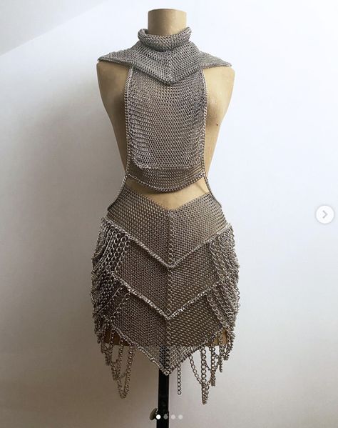 Joan Of Arc Costume, Fashion Design Inspiration Board, Back Skirt, Archive Fashion, Medieval Costume, Diy Fashion Clothing, Cute Halloween Costumes, Medieval Fashion, Chain Mail