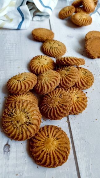 I enjoyed these snacks as a kid. These savory jeera cookies will satisfy craving all in one go. They are crispy, buttery and as well as very addictive. They are also known as salt biscuits. We love to enjoy these salted jeera biscuits with our evening tea. If you prefer sweetness, then add 3 to 4 tbsp powdered sugar and beat well with butter. If you have enjoyed Cashew cookies that I’ve shared earlier, you are definitely going to enjoy this savory jeera cookies recipe too. Refrige… Salt Biscuits, Cookies Recipes Indian, Cashew Cookies, Fall Baking Recipes, Tea Time Food, Cookie Time, No Bake Snacks, Caribbean Recipes, Recipe Details