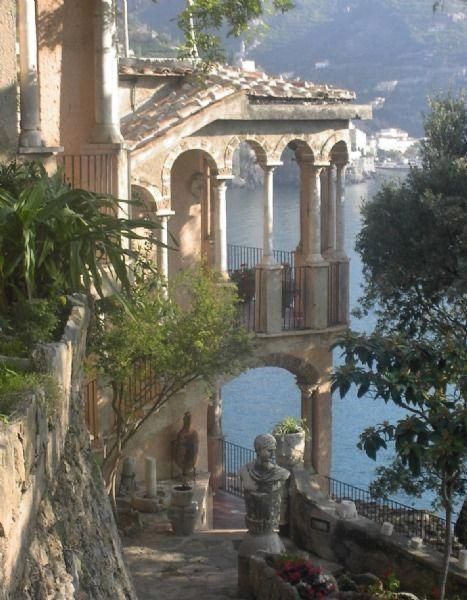 Pretty Architecture Building, Plakat Design Inspiration, Ravello Italy, Italy Aesthetic, Northern Italy, Beautiful Architecture, Nature Aesthetic, Pretty Places, Travel Inspo