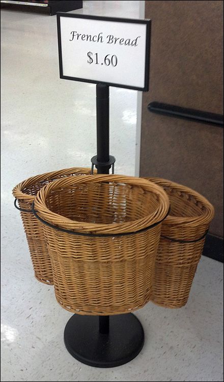 Low-Rider Wicker French Bread Baskets Vintage Market Booth, Rak Display, Basket Display, Beautiful Pantry, Snack Display, Bread Baskets, Bakery Store, Grocery Store Design, Fruit Packaging