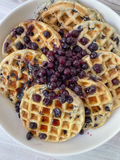 6 Ingredient Maple Vegan Blueberry Waffles - Peanut Butter and Jilly Oat Flour Pumpkin Muffins, Blueberry Waffles Recipe, Almond Flour Substitute, Blueberry Waffle, Vegan Pumpkin Muffins, Gluten Free Pumpkin Muffins, Blueberry Waffles, Vegan Waffles, Waffle Ingredients