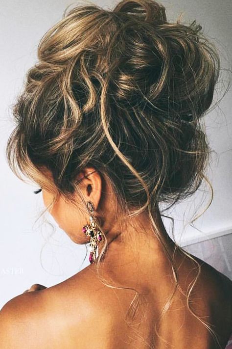 Modern Wedding Hairdos To Be In Trend ❤ See more: http://www.weddingforward.com/wedding-hairdos/ #weddings Big Hair Updo, Fashionable Hairstyles, Messy Wedding Hair, Messy Updo, Hair Styles 2017, Wedding Hair Inspiration, Wedding Hairstyles Updo, Wedding Hair And Makeup, Hair Videos