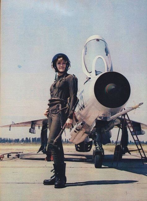 Daliborka Stojšić, Miss Universe of Yugoslavia, with a MiG-21F (NATO FISHBED-C), both of these were very beautiful in their class. 1968 [702 x 960] Delta Wing, Mig 21, Female Pilot, F 35, Fighter Pilot, Miss Universe, Military Equipment, Military Aircraft, Old Pictures