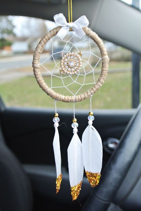 Gold Car Accessories, Basket Ideas For Christmas, Dreamcatchers Diy, Car Mirror Accessories, Dream Catcher For Car, Dipped Feathers, Making Dream Catchers, Dream Catcher Ideas, Boho Car Accessories