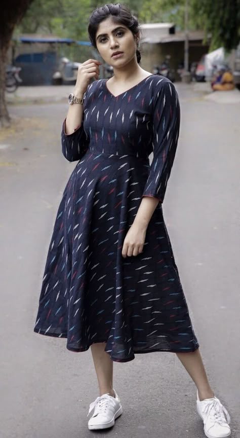 Ikkath Dress Designs, Kalamkari Frocks For Women, Indian Formal Wear Office For Women, Chudhidhar Pattern, Frock Models, Cotton Dress Pattern, Short Frocks, Simple Frock Design, Ikkat Dresses