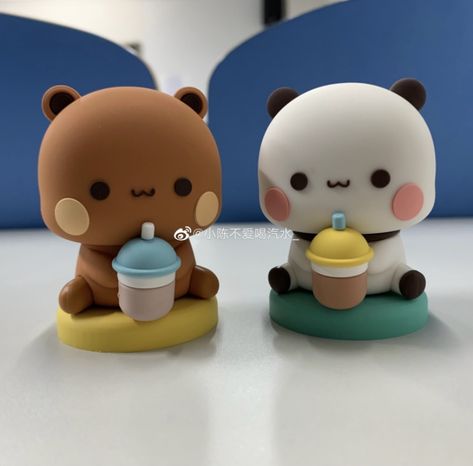 Cute Showpiece, Clay Showpiece, Cute Clay Art Ideas, Bear Clay, Polymer Clay Disney, Crea Fimo, Clay Bear, Clay Crafts For Kids, Polymer Clay Kawaii