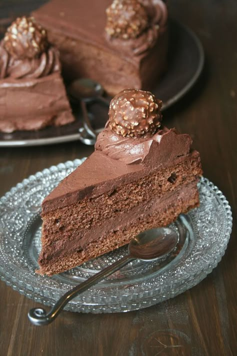 Best Chocolate Cake, Köstliche Desserts, Ferrero Rocher, Savoury Cake, Jolie Photo, Chocolate Desserts, Mini Cakes, Yummy Cakes, Chocolate Recipes