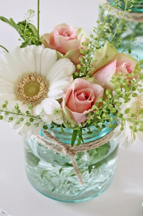 Lovely Mason Jar Flowers ขวดโหล Mason Jar, Floral Combinations, Mason Jar Flower Arrangements, Vibeke Design, Mason Jar Flowers, Spring Baby Shower, Wedding Shower Ideas, Deco Floral, Mason Jar Diy