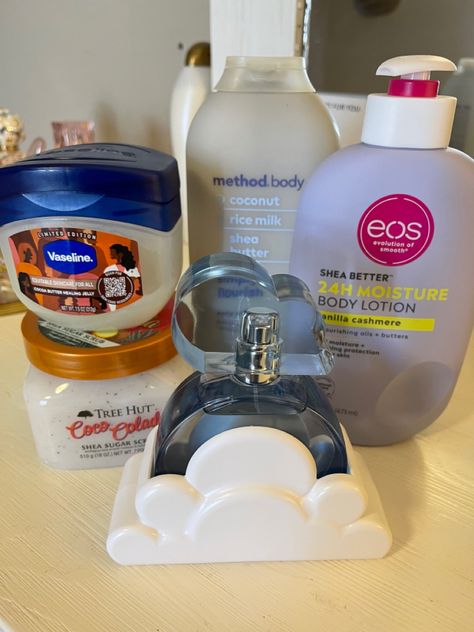 How To Smell Like Cloud Perfume, Method Body Wash Vanilla, Ariana Grande Cloud Perfume Combo, Method Body Wash Combo, Method Body Lotion, Eos Lotion Aesthetic, Eos Lotion Vanilla, Cloud Perfume Combo, Eos Lotion Combo