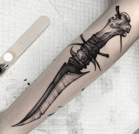 Bleach Tattoo, Gotik Tattoo, Emo Tattoos, Blade Tattoo, Knife Tattoo, Bone Tattoos, Creepy Tattoos, Dagger Tattoo, Dark Art Tattoo