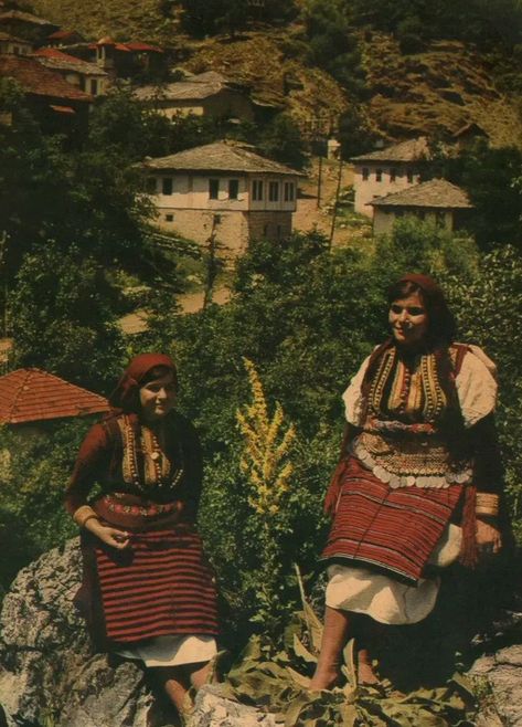 Macedonian Culture, Women In Traditional Clothing, Macedonia Ohrid, Slavic Fashion, European Beauty, Bulgarian Clothing, Albanian Culture, North Macedonia, Mediterranean Decor