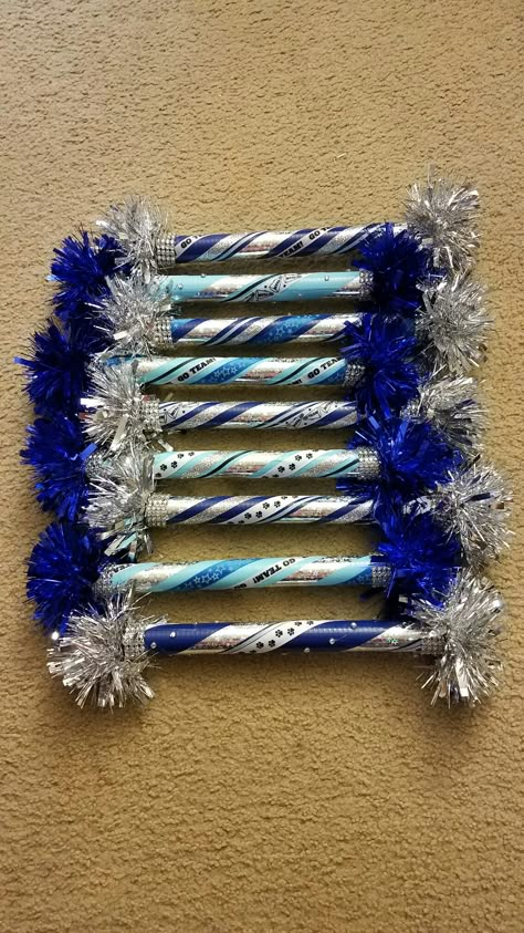 Spirit Stick Decorating Ideas, Spirit Sticks Cheerleading Diy, Spirit Stick Ideas Diy, Diy Spirit Stick, Cheerleading Diy, Cheer Treats, Cheer Spirit Sticks, Cheer Camp Gifts, Cheer Decorations