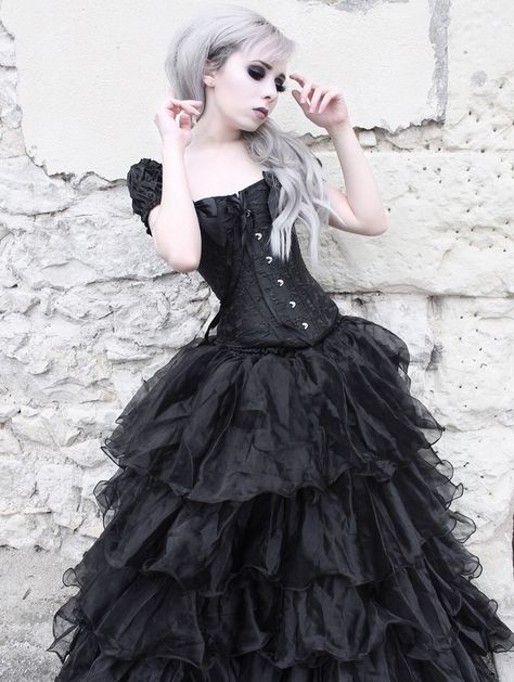 Gothic Formal Dresses, Punk Prom, Goth Prom Dress, Gothic Prom Dress, Goth Prom, Elegant Goth, Gothic Mode, Below The Knee Dresses, Fall Fashion Skirts