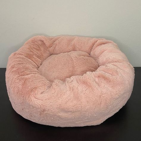 Cama Rosquinha / Redonda / Cama Nuvem Para Pet / Cachorro / Gato    100% Pelúcia Extra Soft No Exterior  O Interior É De Fibra Acrílica Extra Macia E Antialérgico  Nossa Caminha Conta Com Dois Zíperes Para Remover O Enchimento Antes De Lavar  Bem Prático E Seguro    Total Conforto Para O Seu Pet  Ela É Super Confortável E Aconchegante. Promove Calma E Acolhimento Para Seu Melhor Companheiro!    Novo   Sem Uso   Pronta Entrega  Cor Rose / Rosa Pó    Tamanho Pp   Medidas:  Interna: 25cm  Externa: Pp Rose, Pet Anime, Cama Pet, Cor Rose, Cat Items, Exterior