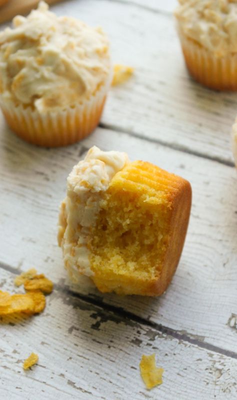 Cornbread Cake Recipe, Cornbread Cupcakes, Cornbread Dessert, Sweet Cornbread Muffins, Maple Buttercream Frosting, Classic Cornbread, Fluffy Cornbread, Savory Cupcakes, Corn Cupcakes