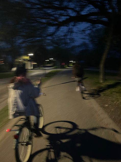 #aesthetic #tiktok #pretty Bike Aesthetic, Night Biking, Shotting Photo, Best Friends Aesthetic, Night Vibes, Foto Ideas Instagram, Friend Photoshoot, Summer Dream, Teenage Dream