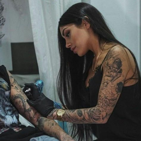 Woman Sleeve, Woman With Tattoos, Feminine Tattoo Sleeves, Girls With Sleeve Tattoos, Woman Tattoo, Tattoo Skin, Tattoed Women, Hip Tattoos Women, Female Tattoo Artists