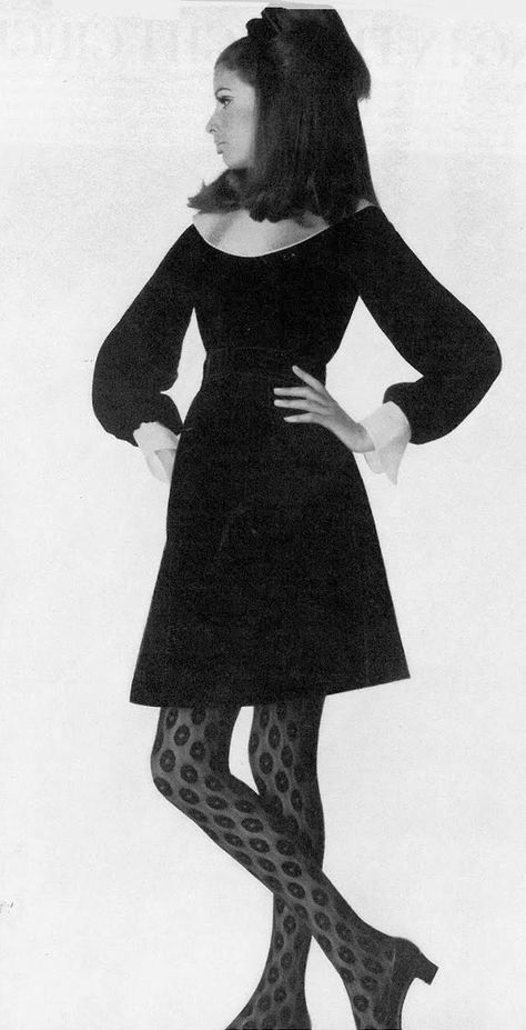 1967 little black dress. UK Vogue Little Black Dress Uk, 1967 Fashion, Dress 70s Style, 1970s Vogue, James Richards, Irving Penn, Fashion Decades, Fashion 70s, 60s And 70s Fashion