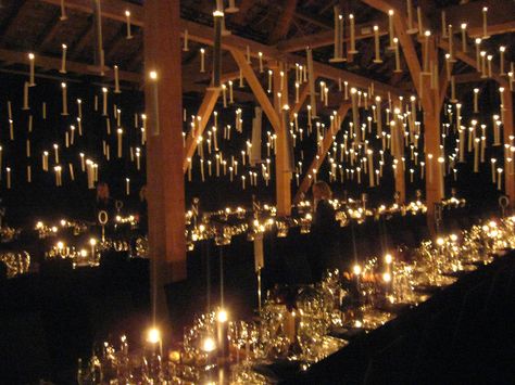 flying candles Hanging Candles From Ceiling, Bride Groom Table Decoration, Hanging Candles Wedding, Flying Candles, Hp Wedding, Hanging Candle Lights, Reception Ceiling, Candle Theme, Candle Ceiling