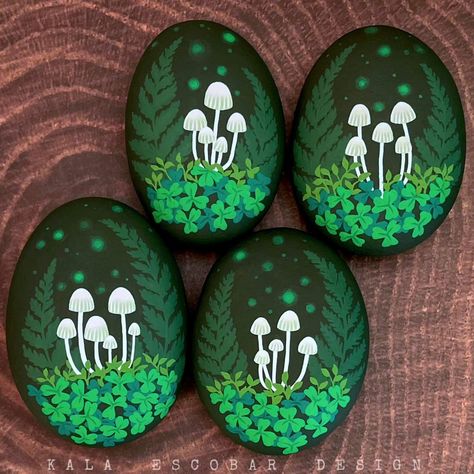 Easy Paintings For Beginners, Mushroom Magic, Mushroom Paint, Mushroom Crafts, Diy Rock Art, Family Painting, Painted Rocks Craft, Painted Rocks Diy, Hand Painted Stones