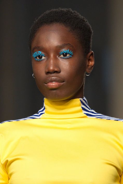 Fashion East Fall 2016 Fall Fashion Black Women, Coloured Mascara, Colored Mascara, Fashion East, Fall Fashion Week, Blue Mascara, Hair Cuffs, Cool Makeup Looks, Fashion Week 2016