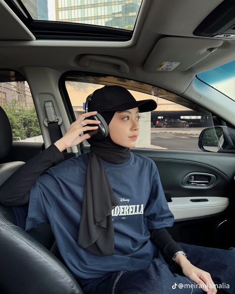 Hijabi Style Outfits, Hijab Topi, Cap Outfit, Hijab Caps, Cap Girl, Muslim Outfits Casual, Hijabi Style, Muslim Outfits, Hijab Fashion Inspiration