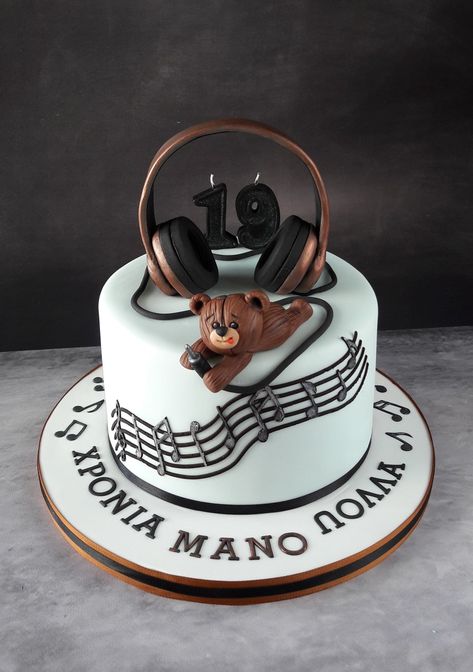 Cake With Headphones, Cake Designs Music Theme, Headphone Cake Ideas, Music Birthday Cake For Men, Dj Cake Ideas For Men, Music Cakes Birthday, Dj Theme Cake, Music Themed Cakes For Men, Cake For Music Lover