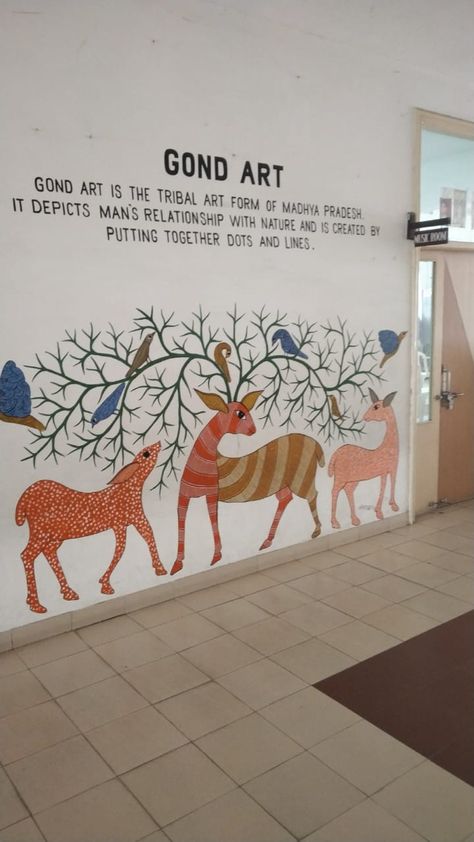 Madhya Pradesh Art Paintings, Gond Art Wall Mural, Chhattisgarh Art, Gond Art, Applique Wall Hanging, Gond Painting, Diy Wall Painting, Tree Of Life Art, Painting Competition