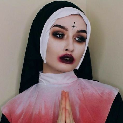 Nun Halloween Costume, Nun Halloween, Nun Costume, Creepy Makeup, Amazing Halloween Makeup, Halloween Costumes Makeup, Halloween Inspo, Halloween Costumes College, Halloween Makeup Looks