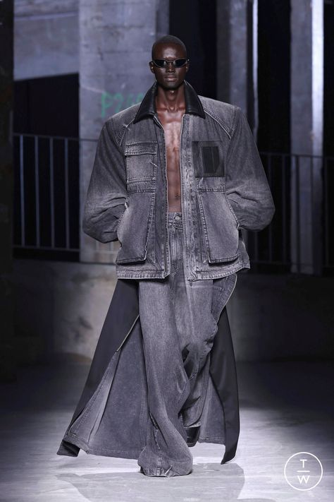 Streetwear Fashion Runway, Mens Oversized Fashion, Luxury Denim Streetwear Pants, Recycled Denim Fashion Runway, Denim Avant Garde Fashion, Denim On Denim Runway, Maximalist Outfits, Luxury Garment-washed Denim Jacket For Streetwear, Mens Fashion Denim