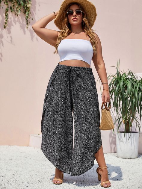 Boho Pants Outfit Plus Size, Boho Festival Outfit Plus Size, Summer Vacay Outfits Plus Size, Hot Weather Outfits Plus Size Summer, Plus Size Summer Vacation Outfits, Boho Summer Outfits Plus Size, Beach Outfit For Chubby Ladies, Beach Vacation Outfits Midsize, European Summer Outfits Plus Size