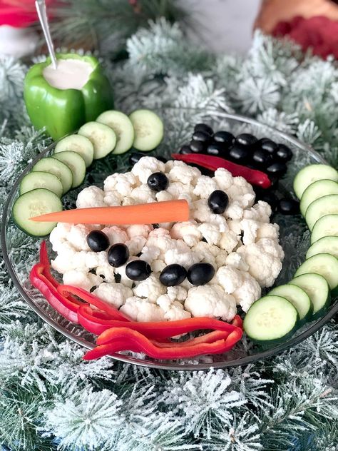 Snowman Party Food, Snowman Food Ideas, Snowman Food, Edible Snow, Charcuterie Christmas, Christmas Veggie Tray, Christmas Vegetables, Healthy Christmas Snacks, Olaf Birthday