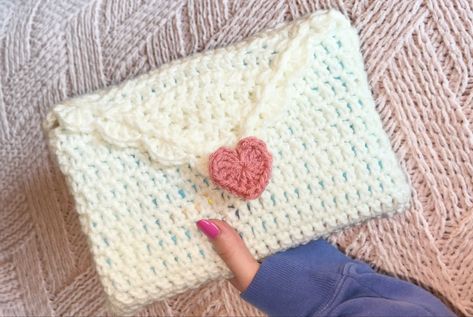 Love Letter Book Sleeve, Cute Things To Crochet, Coquette Crochet, Letter Book, Book Girlies, Crochet Bow, Book Business, Book Sleeves, Kindle Sleeve