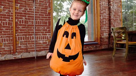 Pumpkin Pillowcase Costume | Baby Lock Kids Pumpkin Costume, Halloween Pumpkin Costume, Costumes Faciles, Meme Costume, Kids Halloween Costume, Pumpkin Halloween Costume, Baby Kostüm, Pumpkin Outfit, Halloween Sewing