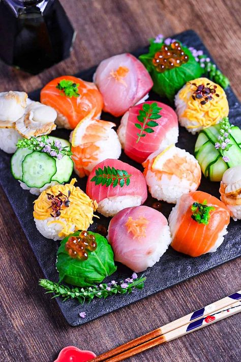 Temari Sushi Balls, Sushi Balls Recipe, Egg Toppings, Sushi Ball, Sudachi Recipes, Tamago Sushi, Sushi Balls, Temari Sushi, Eggs And Vegetables