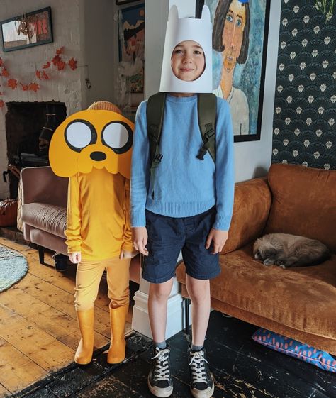 Adventure Time costumes Halloween Tigerlilly Quinn Jake the Dog Finn the Human Finn The Human Outfits, Fin The Human Costume, Finn And Jake Halloween Costumes, Finn And Jake Cosplay, Jake The Dog Cosplay, Adventure Time Costume Ideas, Jake Adventure Time Costume, Jake The Dog Costume, Finn Adventure Time Costume