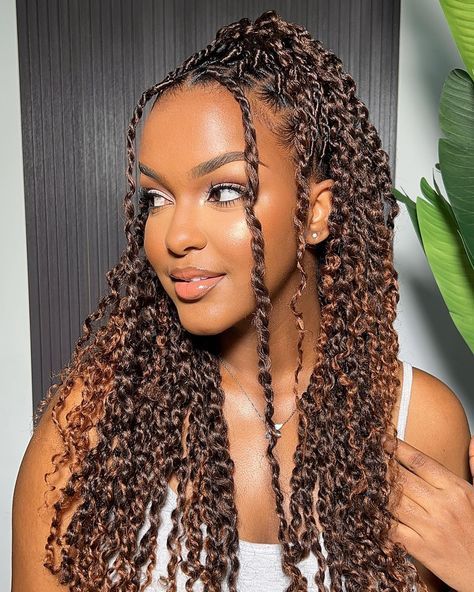 Get ready to slay this summer with our collection of the most stunning beach hair styles for black girls! From classic braids to modern cornrows, you'll find inspiration for every sun-soaked day. Dive into these stylish looks and make a splash at the beach this season. #MelaninBeachBabes #BlackGirlsBeachVibes #NaturalBeachHair #BeachyBlackBeauty #AfroBeachHairGoals Passion Twists Dark Skin, Cute Summer Braids Black Hair, Twist Braids Hairstyles Brown, Beach Protective Styles Natural Hair, Summer 2024 Braids, Mali Twist Braids, Braids For Summer Black Women, Bohemian Twist Hairstyles, Cute Summer Braids