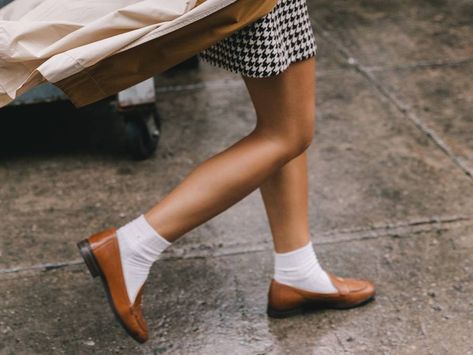 How to Wear Women's Loafers With Socks | Who What Wear Loafers With Socks Outfit, Socks And Loafers, Loafers And Socks, Loafers With Socks, Socks Outfit, Shoe Trend, Loafers Outfit, Sock Outfits, Gucci Loafers