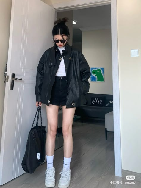 Short And Jacket Outfit, Shorts With Jacket Outfit, Jersey Outfit Korean, Black Shorts Outfit Aesthetic, Jacket And Shorts Outfit, Shorts Outfits Aesthetic, Trendy Airport Outfits, Shorts Ootd, Simple Casual Outfits