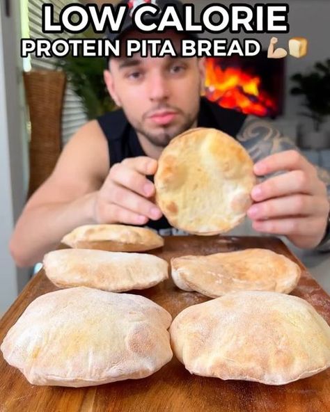 Daily Fitness Tips & Nutrition on Instagram: "1 or 2? Which High Protein Meal Are You Choosing?  Follow 👉 @theplanetofitness for all the best high recipes in one place!  By @_aussiefitness   Find these recipes and more in the Elite Low Calorie & High Protein Cookbook Now 50% off! Link in Bio 🔥  LOW CALORIE PROTEIN PITA BREAD💪🏼🍞 Only 3 Ingredients!🔥  (Per Serving - 6 Servings Total) 87 Calories 11.8gC | 0.6gF | 7.1gP  Ingredients 👇🏼  - 128g Self Raising Flour (Brand: Vetta Smart Self Raising Flour - or any self raising flour. This self raising flour in particular helps increase the protein) If you don’t have self raising flour you can make your own by simply using 128g of plain flour & adding 6 grams of baking powder with salt. - 128g Plain Low Fat Greek Yoghurt (Brand: YoPro Plain) Protein Pita Bread, Fedtforbrændende Mad, Low Calorie Protein, Pita Bread Recipe, Self Raising Flour, Protein Bread, Resep Diet, Food Favorites, Pita Bread