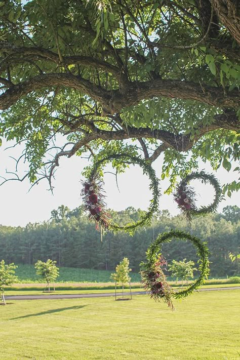 Whimsical Garden, Garden Art Sculptures, Hula Hoop, Garden Art Diy, Land Art, Art Crafts, Wedding Backdrop, Garden Projects, Yard Art