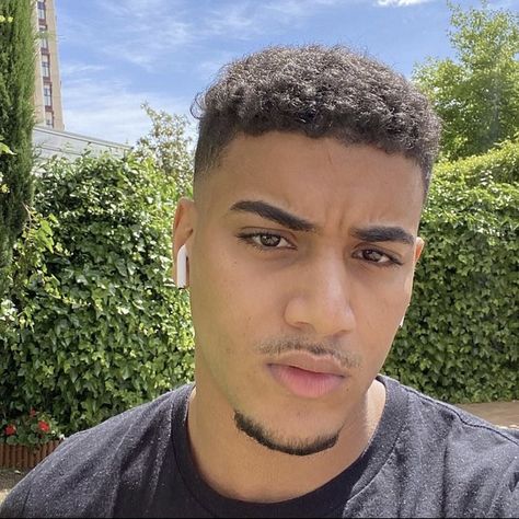 Fade Haircut With Beard, Black Man Haircut Fade, Hair Types Men, Types Of Fade Haircut, Taper Fade Curly Hair, Black Boys Haircuts, Black Hair Cuts, Curly Hair Fade, Mens Hairstyles Fade