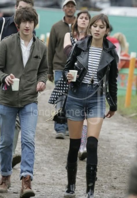 Alexa Chung Style 2000s, Alexa Chung 2000s, Alex Turner 2000s, Alexa Chung Style, Outfits 2000s, Divorced Parents, Indie Sleaze, Pretty Clothes, Alexa Chung