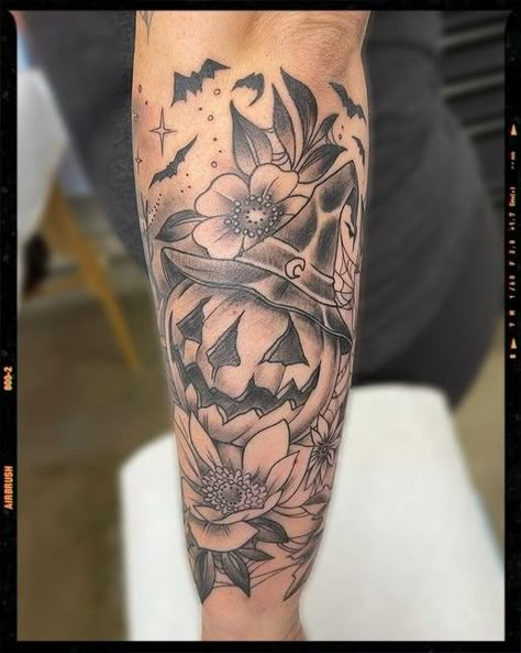 Tattoo Inspiration Autumnal Tattoo Sleeve, Pumpkin Queen Tattoo, Spooky Garden Tattoo, Halloween Thigh Tattoo, Halloween Flower Tattoo, Pumpkin Tattoo Designs, Halloween Pumpkin Tattoo, Jack O Lantern Tattoo, Pet Portrait Tattoos