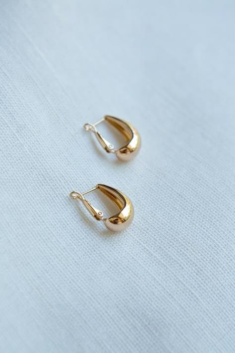 Small Gold Cashew Hoop Earrings Thick Gold Hoop Earrings, Hoop Earrings Chunky, Mom Earrings, Chunky Gold Hoop Earrings, Vintage Inspired Earrings, Small Gold Hoop Earrings, Ear Jacket Earring, Vintage Style Earrings, Gold Jewelry Earrings