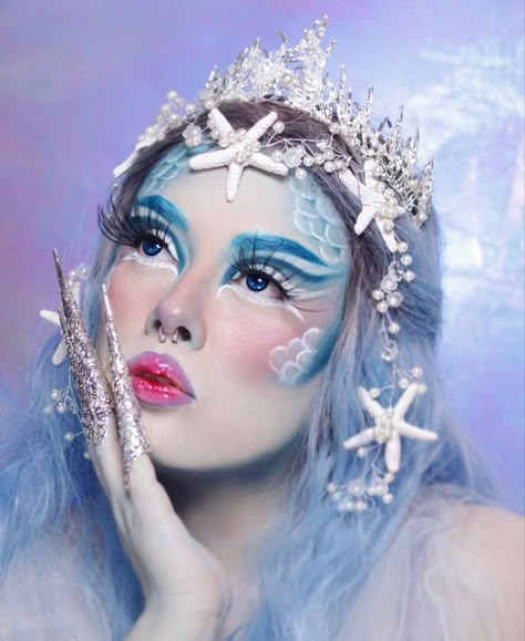 Water Fairy Makeup, Mermaid Fantasy Makeup, Dark Eye Shadow, Seashell Accessories, Scary Halloween Makeup Ideas, Mermaid Makeup Halloween, Pale Foundation, Classic Vampire, Fish Makeup