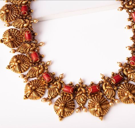 Coral Haram Jewellery Designs, Coral Jewelry Indian Gold Necklace, Coral Necklace Indian Gold, Coral Necklace Designs, Coral Jewelry Indian Gold, Coral Jewelry Necklace, Coral Jewellery, Coral Jewelry Set, Temple Jewellery Earrings