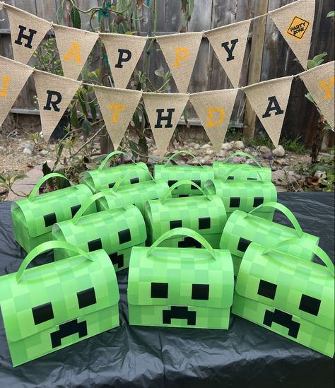 Minecraft Party Packs, Minecraft Creepers, Mining Party, Pixel Video Game, Minecraft Decoration Ideas, Minecraft Party Games, Minecraft Party Favors, Diy Minecraft Birthday Party, Pixel Video