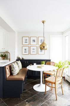 Dart Studio | Interior Design | Toronto, ON Cozy Banquette, Corner Dining Table, Dining Room Pantry, Transitional Dining Room, Seating Ideas, Studio Interior Design, Banquette Seating, Corner Table, Gerson